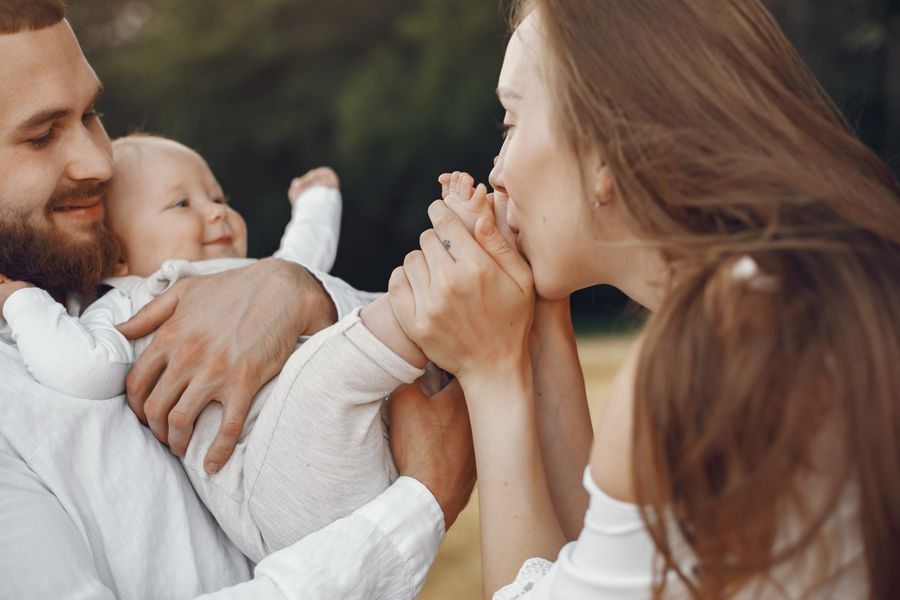Od prvih dana do prvih koraka koja oprema zaista olakšava roditeljstvo